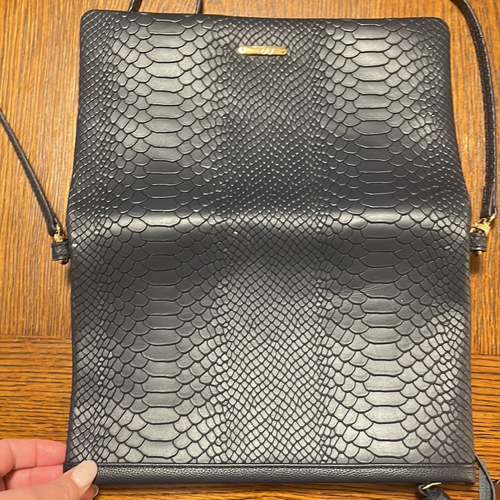 Crossbody - Picture 5 of 8
